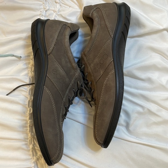 NWOB Ecco suede shoes - Picture 4 of 7